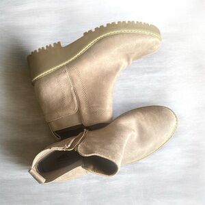 Cliffs by WHITE MOUNTAIN Tan Ankle Boots box 100
